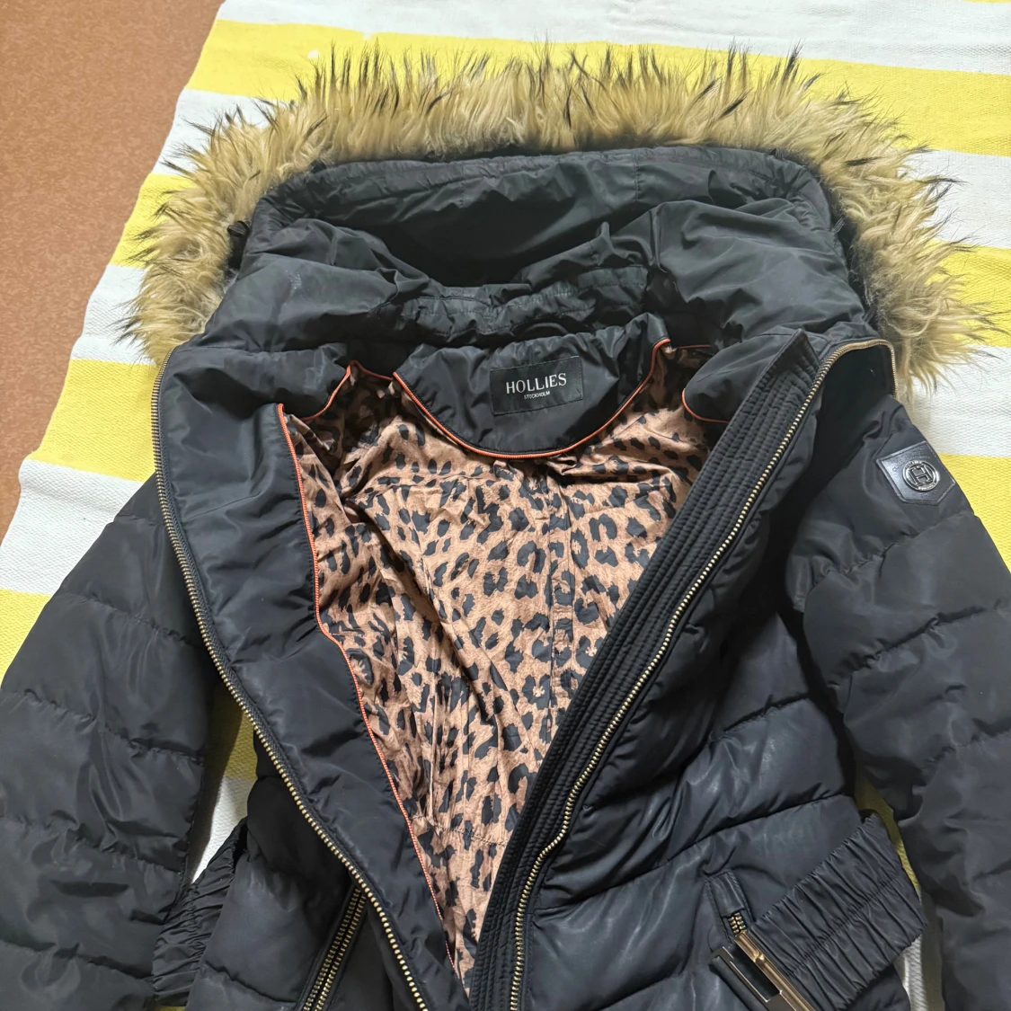 Svart pufferjacka Hollies med päls - 2