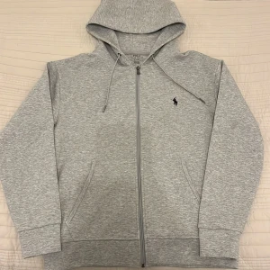 Ralph Lauren Zip hoodie - RL Zip hoodie i nytt skick, Oanvänt. Pris kan diskuteras