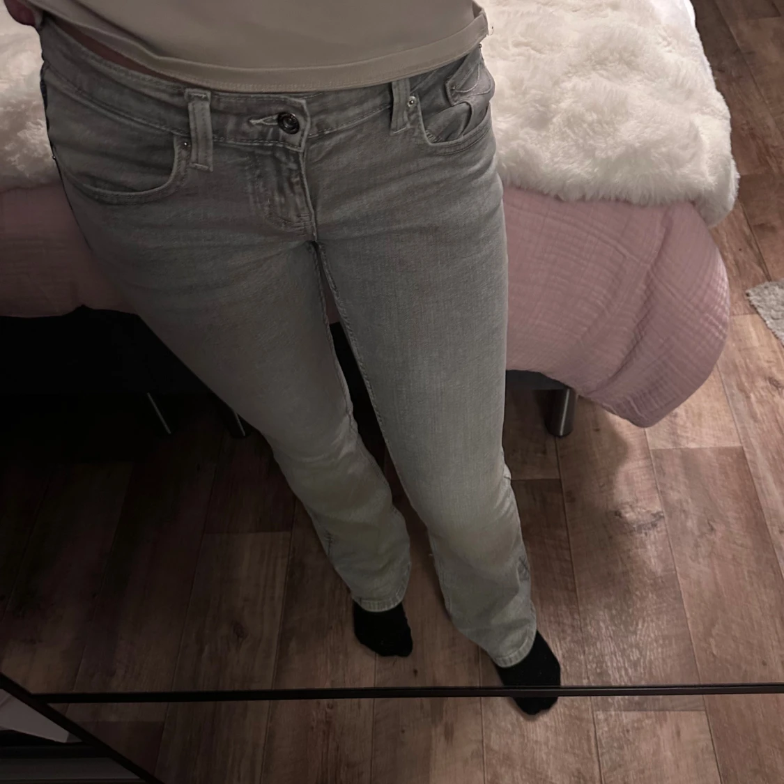 Grå bootcut jeans från Gina tricot