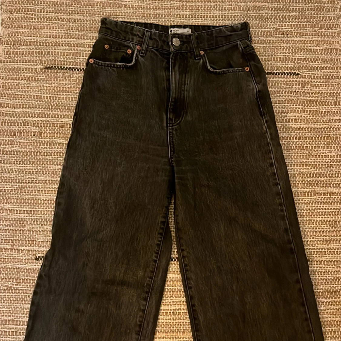 Svarta raka jeans från Gina Tricot