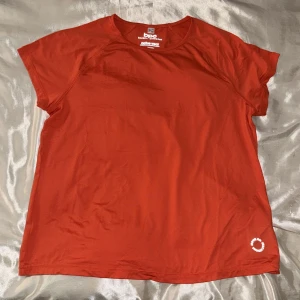 orange sport t shirt  - Snygg orange sport t shirt från bonprix