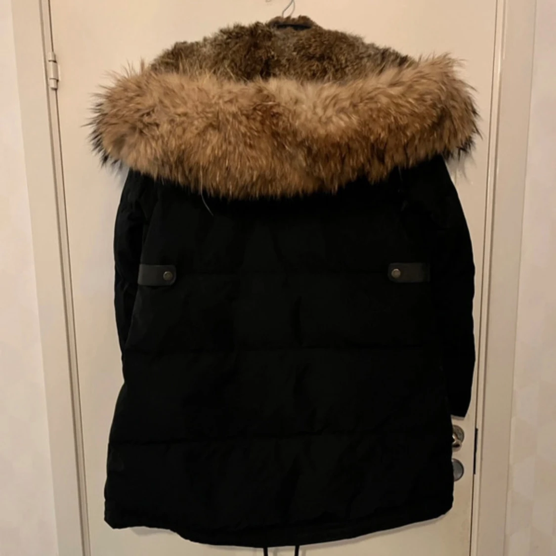 Mörkblå dunjacka med päls från Cedrico - 4