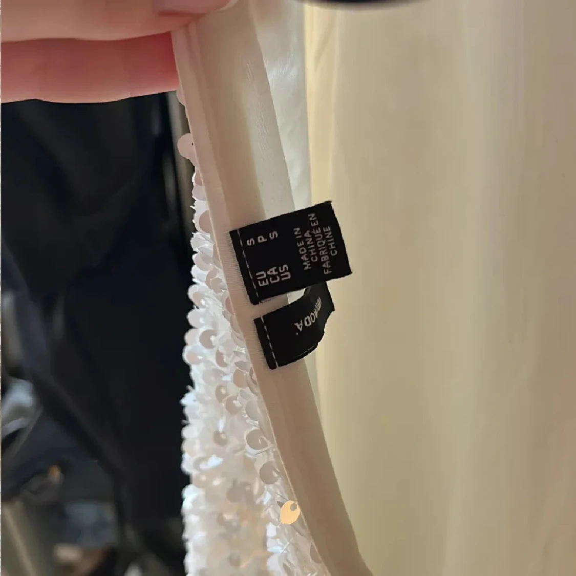 Glittrig vit kortklänning - 3