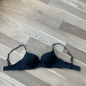 Bikiniöverdel  - Svart push-up bikiniöverdel ifrån HM, aldrig använd