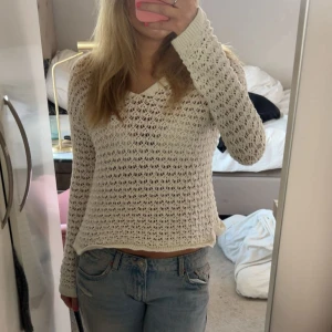 Vit tröja  - Säkjer denna supersnygga tröja då den ej kommit till användning❤️