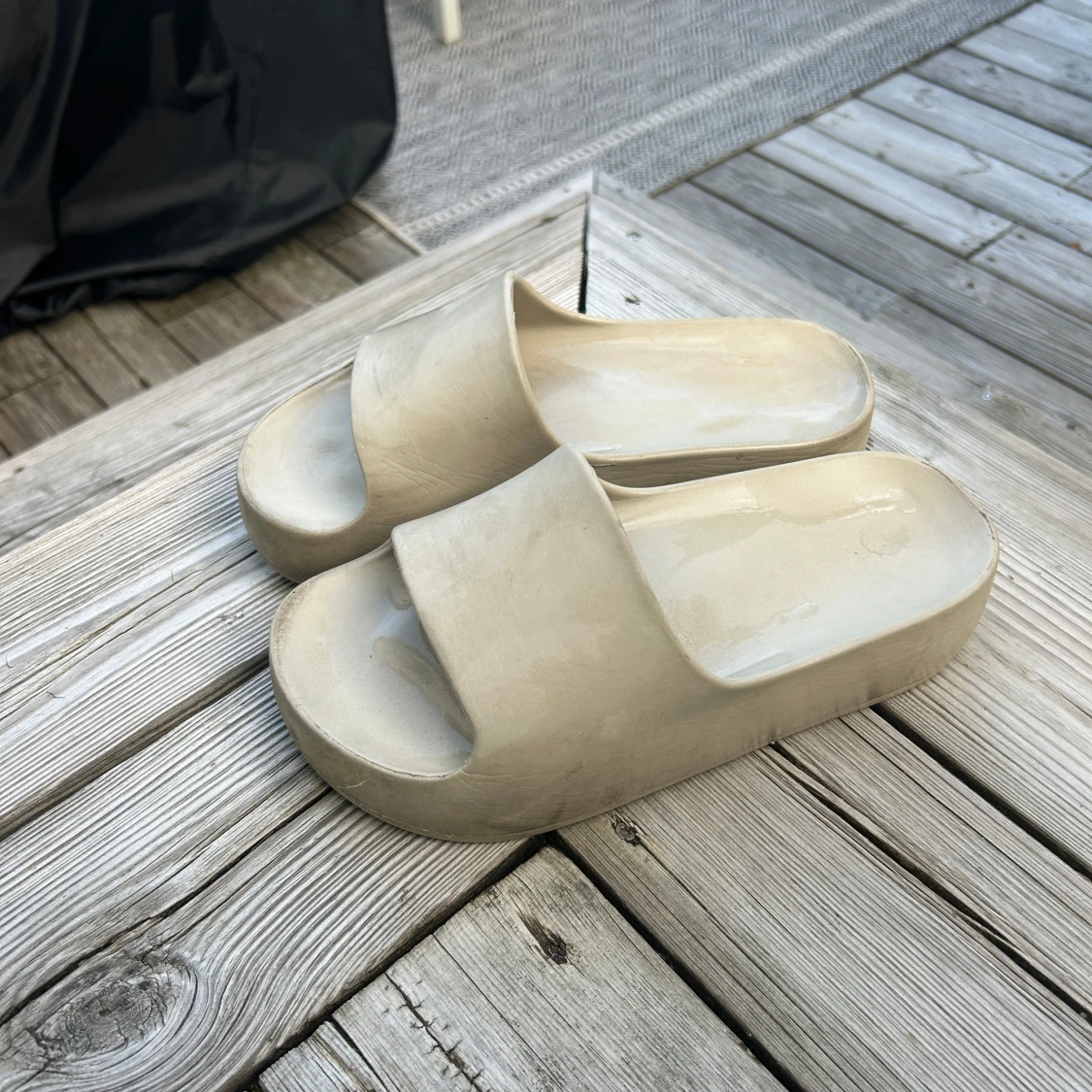 Beige chunky sandaler i syntet