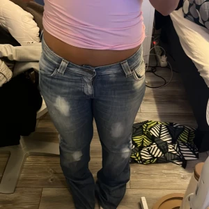 Blåa Jens med blekta prickar  - Fina Jens har blekta ställen på Jensen, väldigt fina fickor och används bara några gånger💕