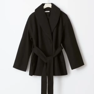 Svart slutsåld kappa från gina  - Slutsåld kappa från gina tricot💞 Knappt använd🙌