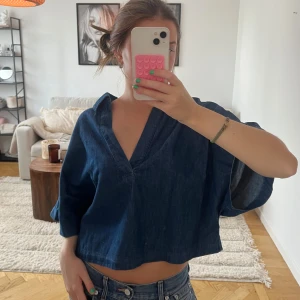 Jeans skjorta - Snygg skjort/tröja i jeans material.💗💗skriv om ni vill köpa