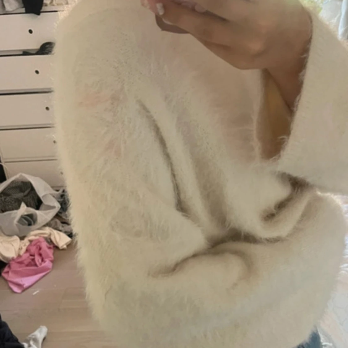 Fluffig vit stickad tröja - 3