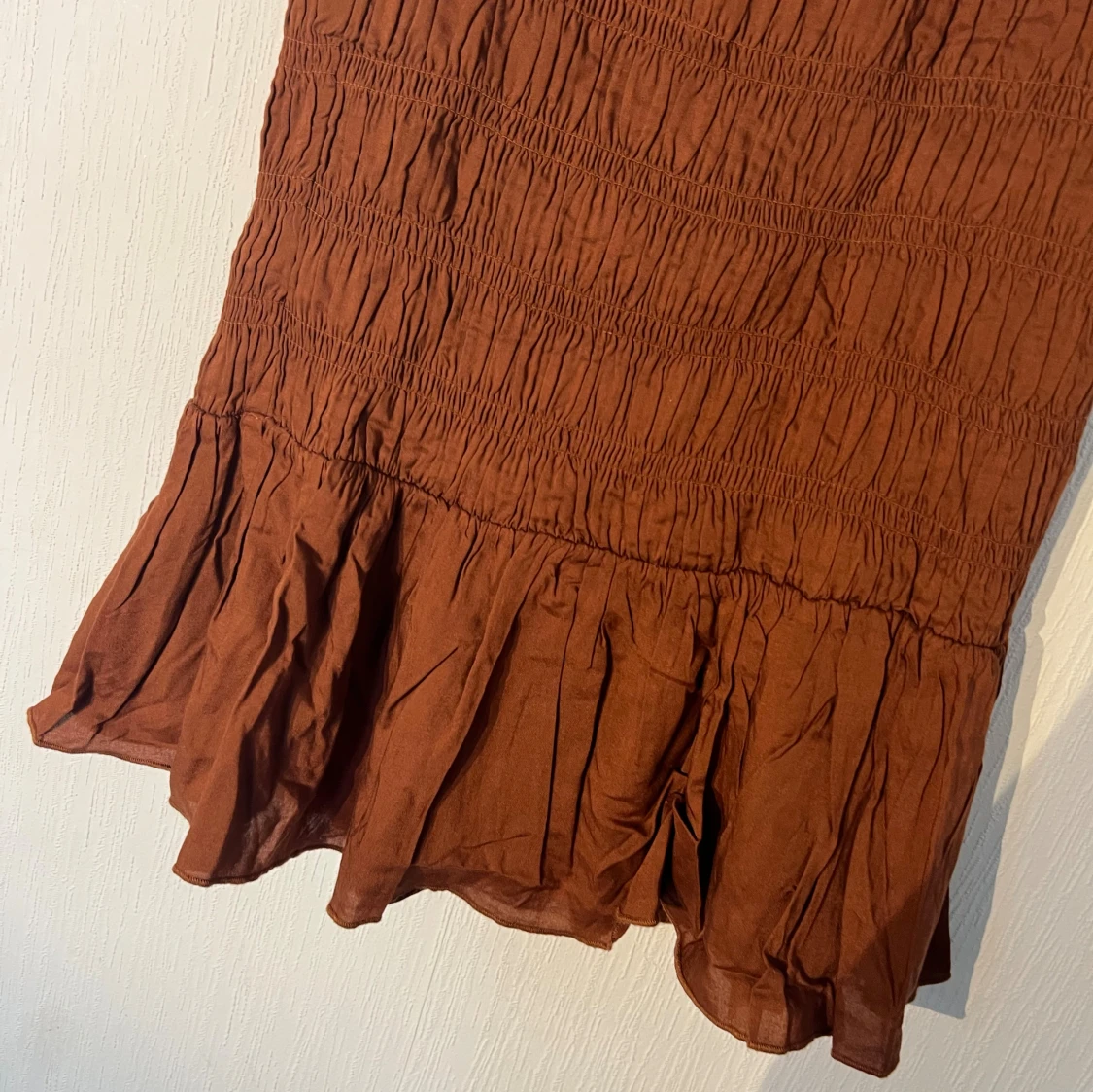 Brun långkjol med volangkant - 2