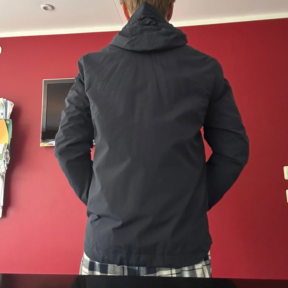 Marinblå vindjacka från Lyle & Scott - 2