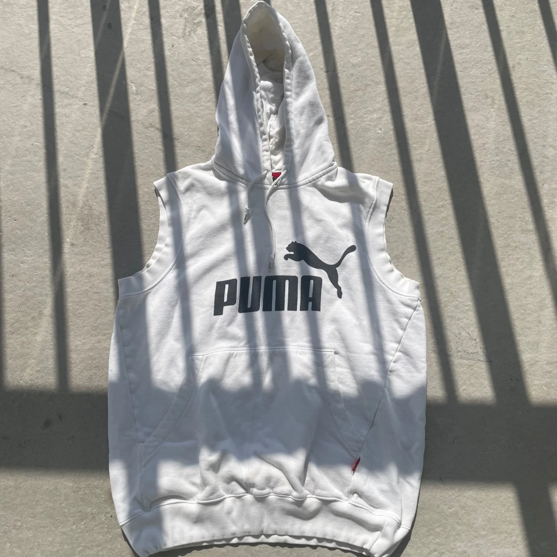 Vit ärmlös hoodie från Puma