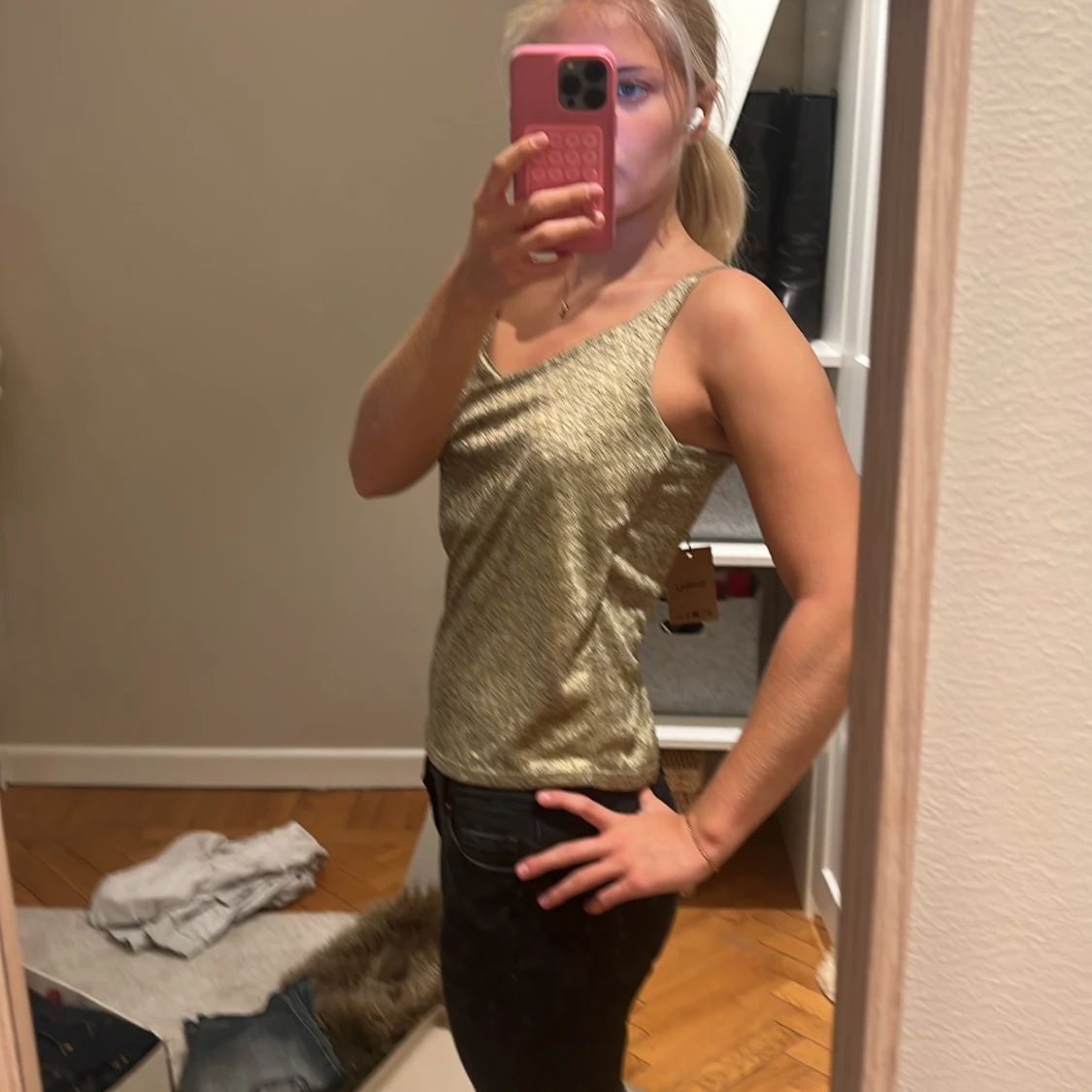 Glittrig guld linnetopp med omlott - 1