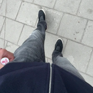 Svart gråa jeans  - Svart gråa jeans vid seriös köpare kan fler bilder skickas. 