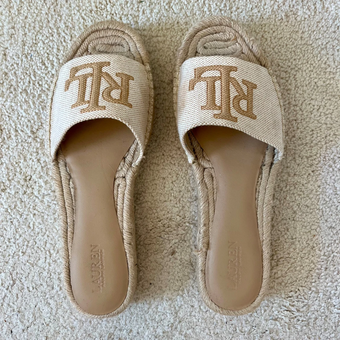 Beige sandaler från Ralph Lauren