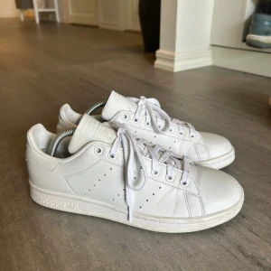 Vita Adidas Stan Smith sneakers - Helvita Adidas Stan Smith sneakers 