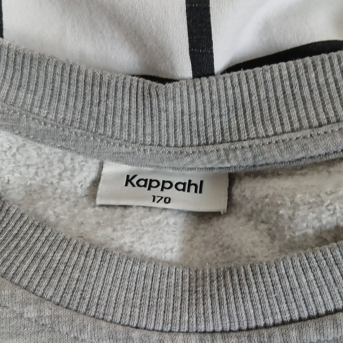 Grå sweatshirt från Kappahl - 1
