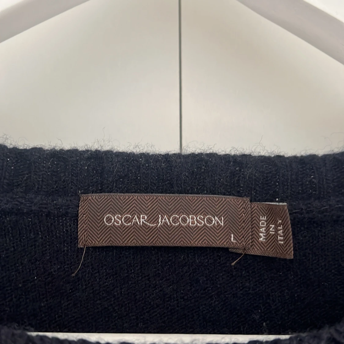 Mörk blå stickad tröja Oscar Jacobson - 2