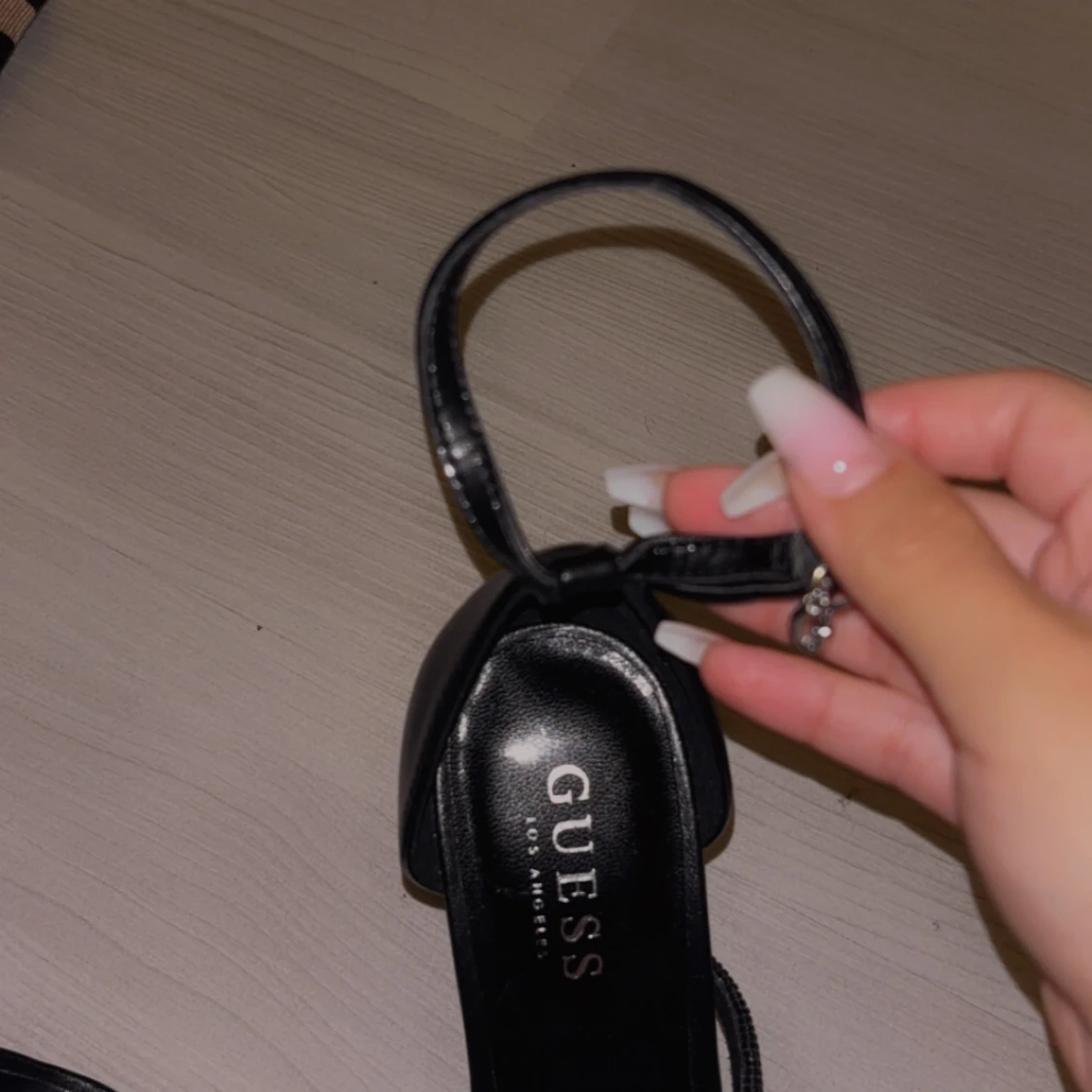 Svarta klackade sandaler från Guess - 1