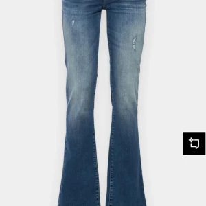 lågmidjade bootcut jeans  - super lågmidjade ltb jeans i modellen valerie. Storlek 27/30  vet ej midjemått eller innerbensmptt 