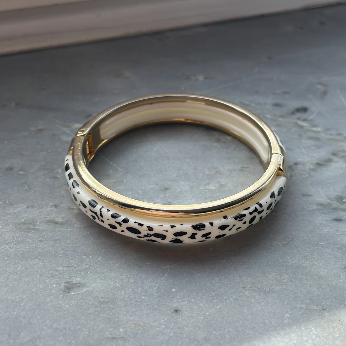 Guldfärgad bangle