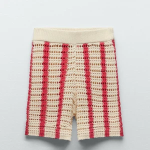 Stickade shorts - Intressekoll på mina jättefina stickade shorts från Zara. Kommer tyvärr inte till användning längre. Slutsålda på Zara💕 köparen står för frakten på 66kr
