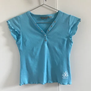 Y2k babytee - Babytee från tidigt 2000 tal💗 Passar xxs-s (visad på xs-s). Frakt tillkommer