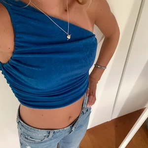 Alviicom topp - Funderar på att sälja denna topp från Alvicom! Storlek XS💙. Lägg bud  i kommentarerna