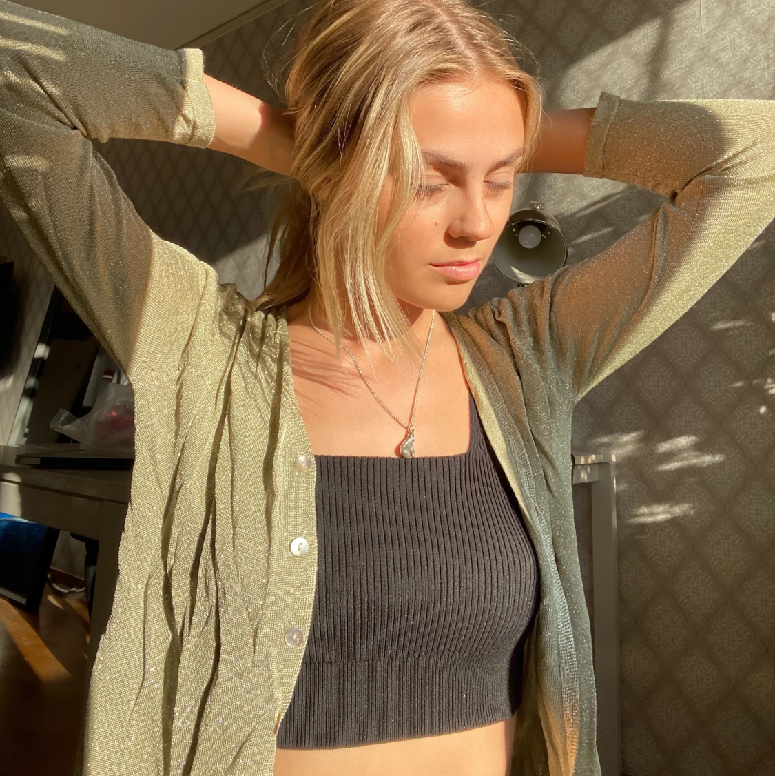 Superfin glittrig guldig kofta