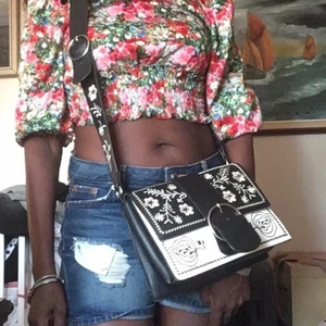 Söt sexig hanging väska - En ny summer hanging väska.användade 2 gånger och passar till allt 