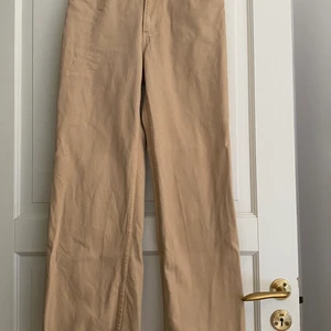 Jeans  - Ett jättefint par, ett av mina favorit par som tyvärr blivit för små, YOKO monki jeans 