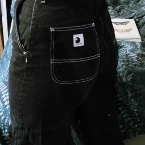 Carhartt byxor  - Sitter fint, välldigt bra skick. Lite korta i bena men sitter bra annars! ✨🌸