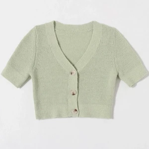 Stickad kofta - Grön stickad kofta från shein i storlek 36, aldrig använd pga inte riktig min stil. Orginalpris 129kr