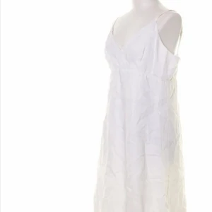 Vit sötaste sommarklänning - Sommarklänning med spagetti straps. 