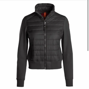 Parajumpers dam fleece - Bra skick köpt från johnells för 2999:-, endast seriösa köpare! Köparen står för frakten