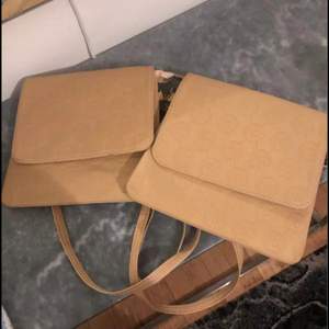 Två stycken Mk väska i i fint skick som är helt nya, en kostar 50kr men dom är inte äkta.😊