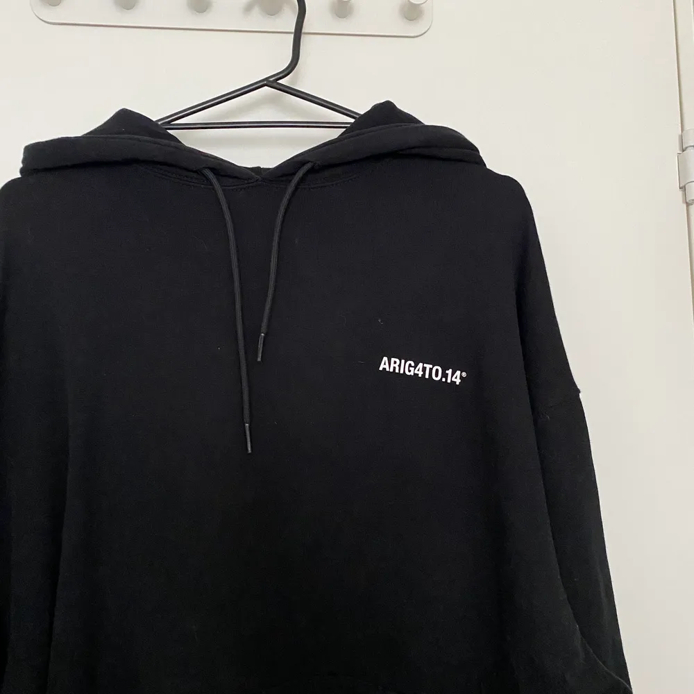 Axel arigato hoodie! Ord pris 1500kr säljer för minst 800kr . Hoodies.