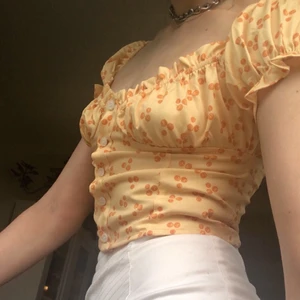 Love & other stories topp - Söt topp från L&O, stRL XS 🌻