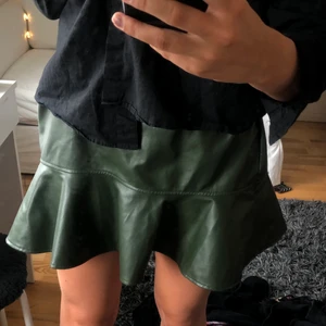 Läderkjol - Använd sparsamt!