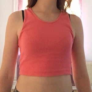 Rosa linne - Ett fint rosa ribbat linne ifrån lager 157. Köpt för 80 kr och jag säljer det för 35 + frakt 💗 köparen betalar frakten (30kr)