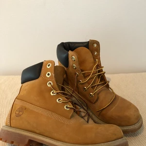 Timberland  - Fina timberland kängor i mycket fint skick. Använda endast vid ett par tillfällen. 