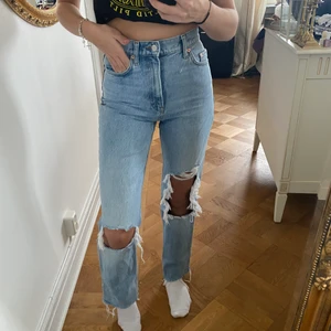Jeans mng denim - Bra skick, köpta för nått år sedan men nästan aldrig använts, jag är 164 så utgå från det i längd🤍 