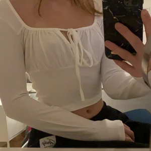 Vit topp från shein  - Bra kvalitet men lite för stor för mig. Aldrig använd och i bra skick!