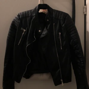 Skinnjacka  - Skinnjacka 