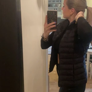 Väst - Hej säljer nu min snygga trendiga väst! Den är i storlek L men sitter som en S/M💕💕