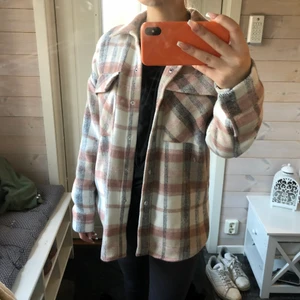Rutig jacka  - Rutig jacka från Lindex, helt ny ❤️