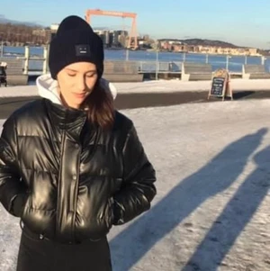 Vinterjacka - Säljer min snygga vinterjacka som jag använde förra året. Storlek 34 och fint skick 🥰