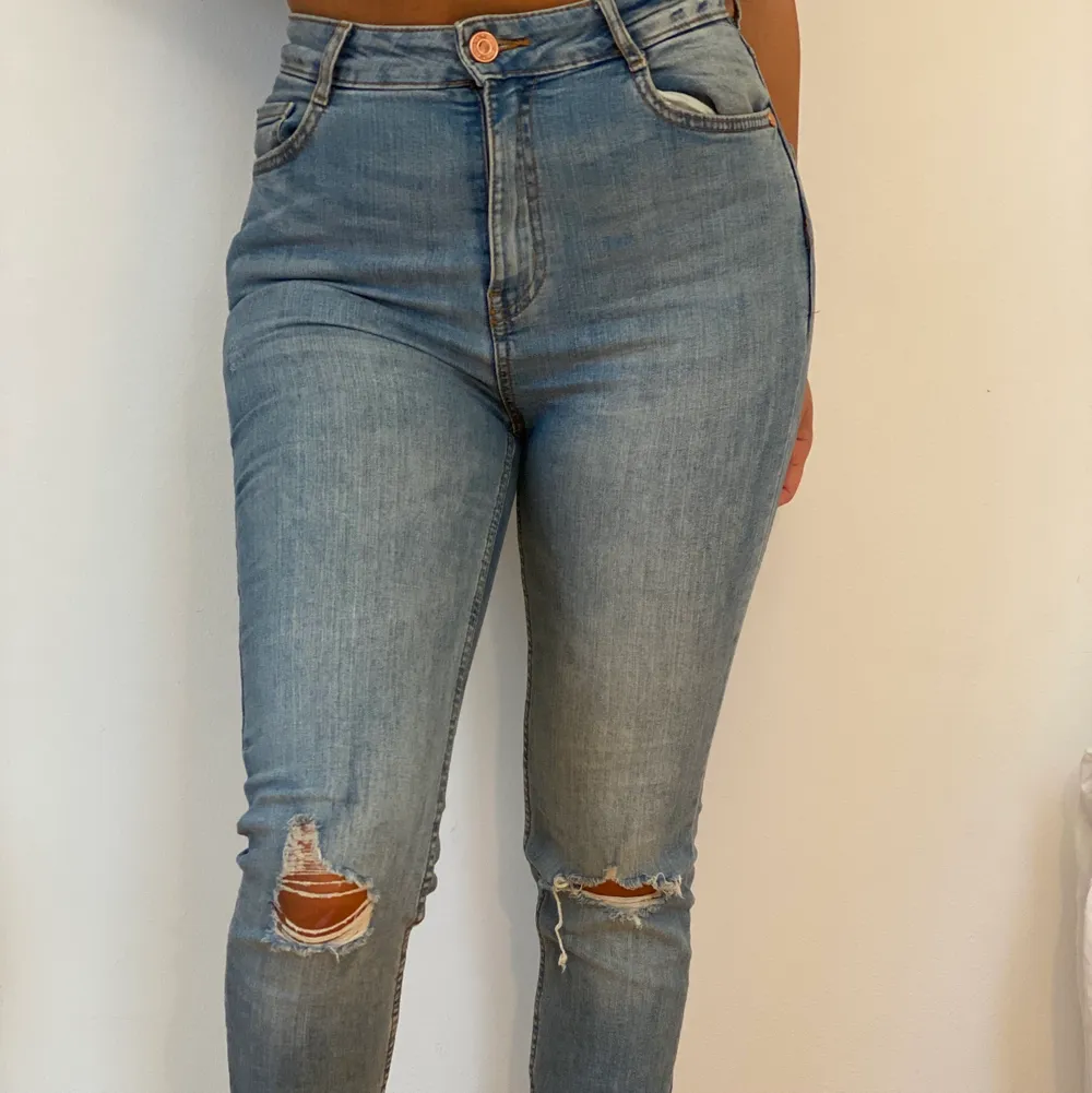Tighta slitna jeans . Jeans & Byxor.