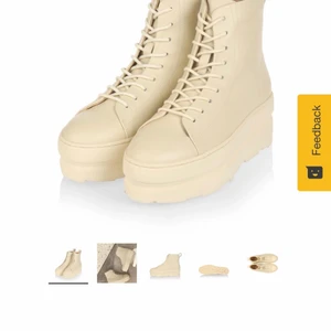 Kängor - Beiga kängor med hög sula. Superfint mjukt skinn. Säljer endast för att de är stora i strl o passar inte. Är 36 men funkar bäst på de som har 37. 